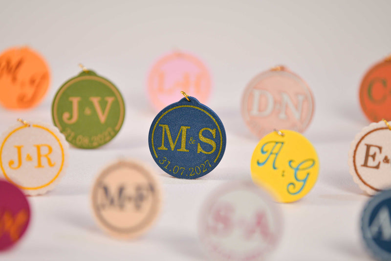 Porte-clés personnalisés colorés pour invités de mariage