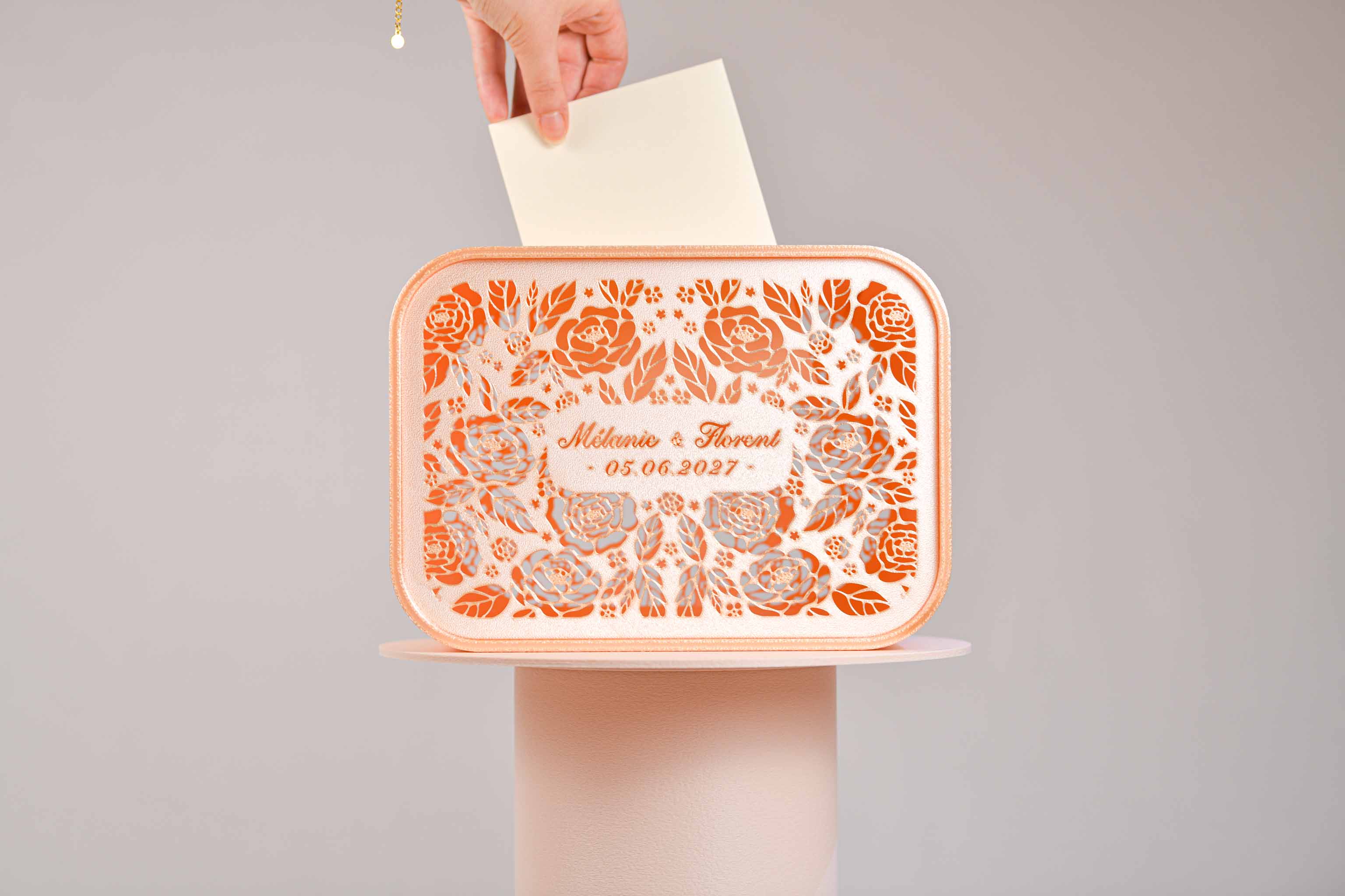 Urne rectangulaire personnalisée - Roses (lumière en option)