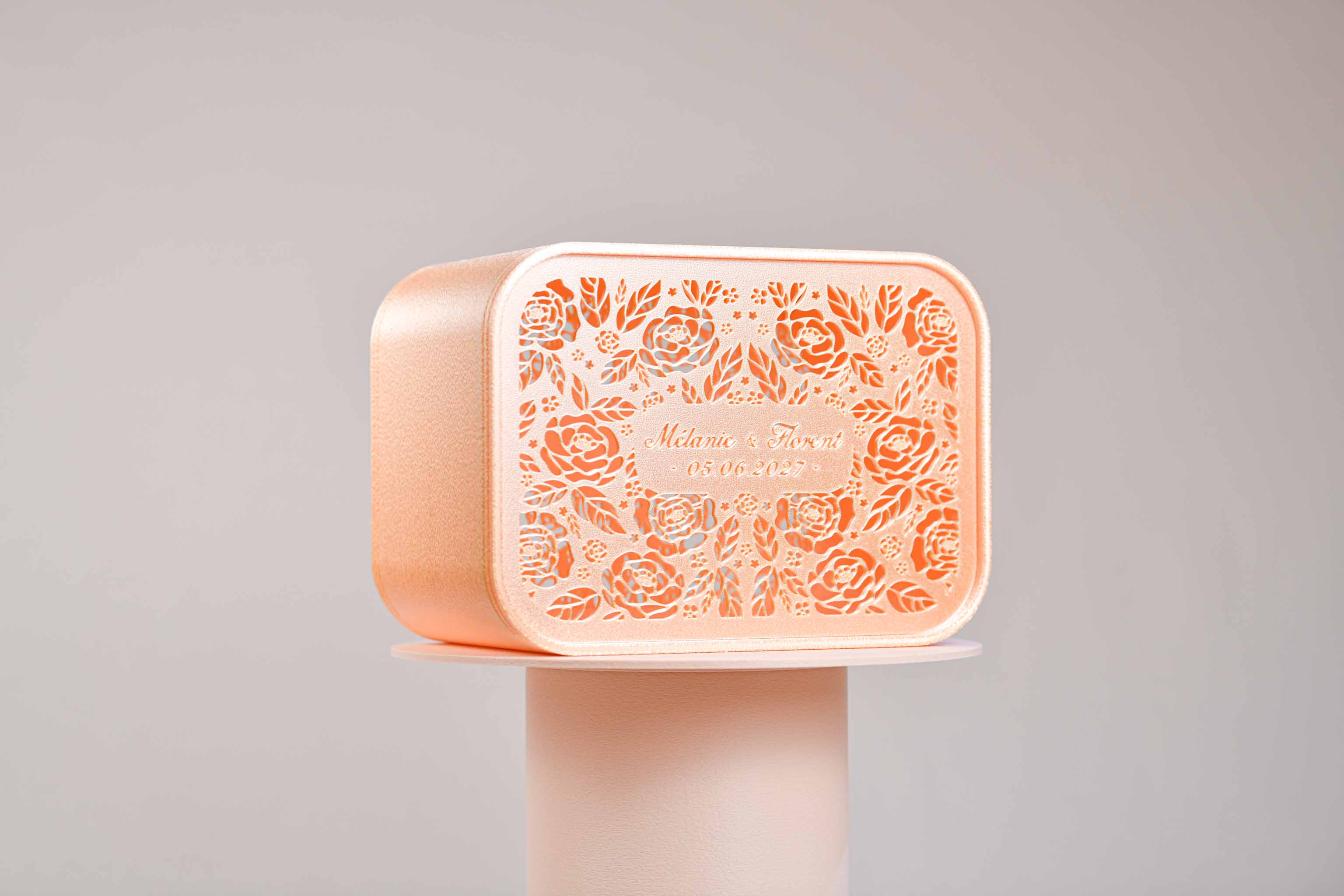 Urne rectangulaire personnalisée - Roses (lumière en option)