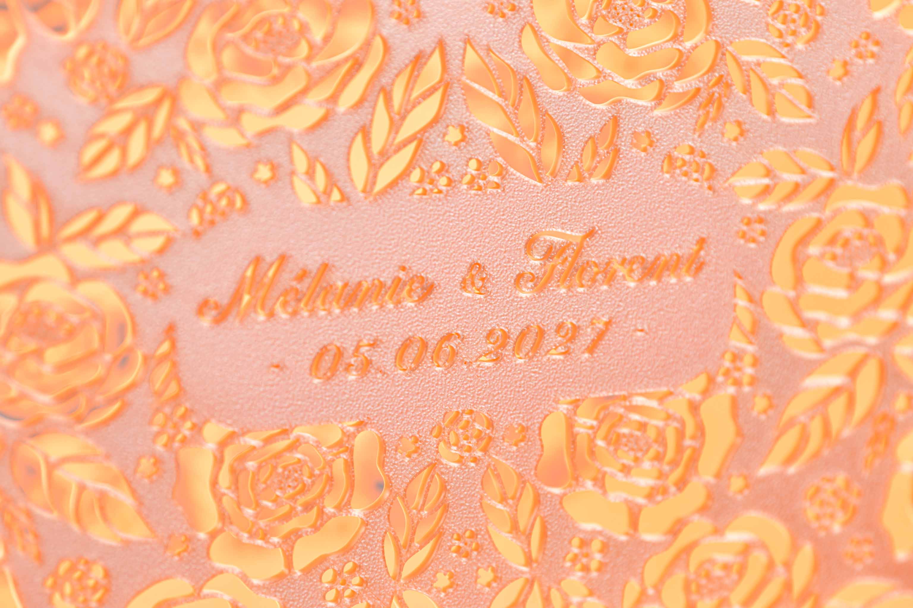 Urne rectangulaire personnalisée - Roses (lumière en option)