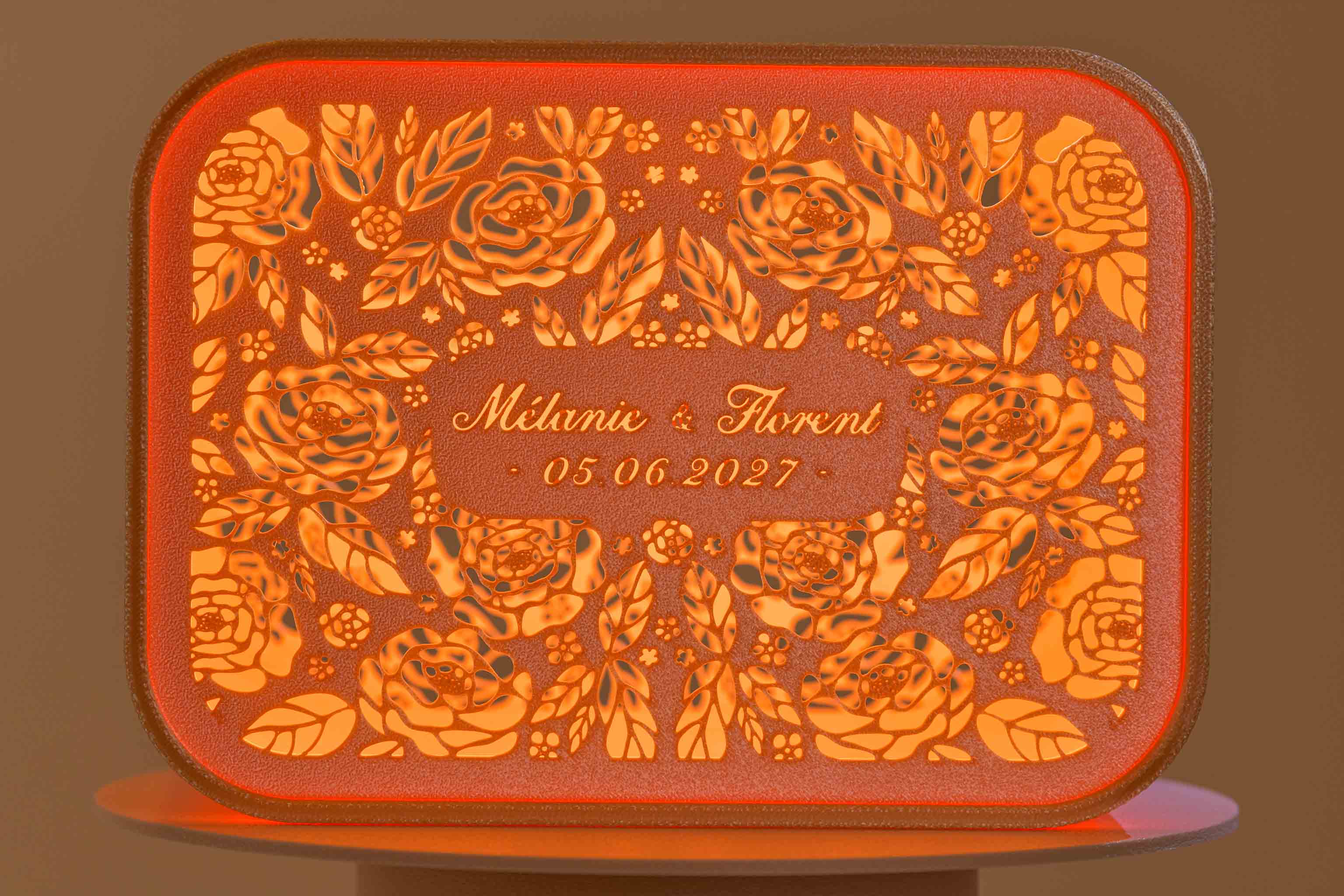 Urne rectangulaire personnalisée - Roses (lumière en option)