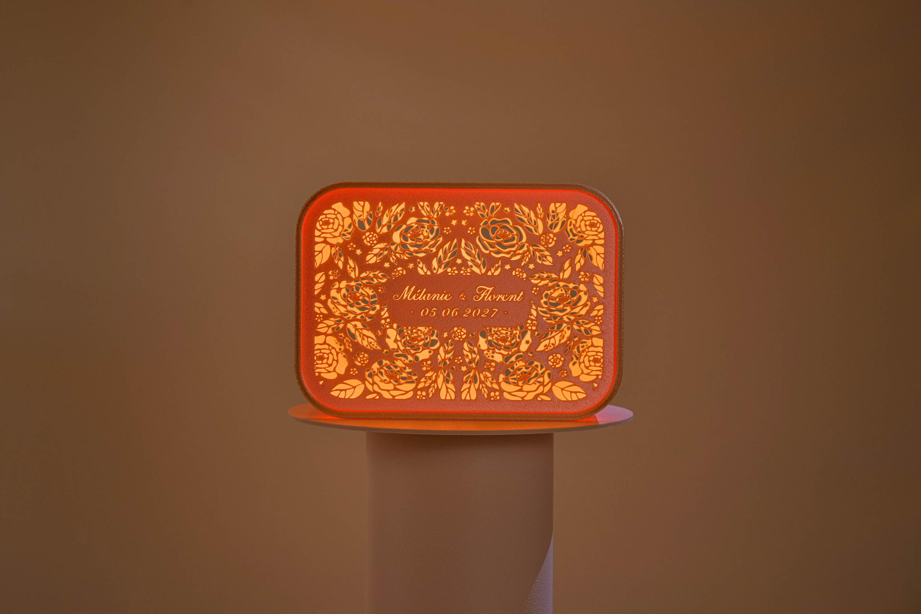 Urne rectangulaire personnalisée - Roses (lumière en option)