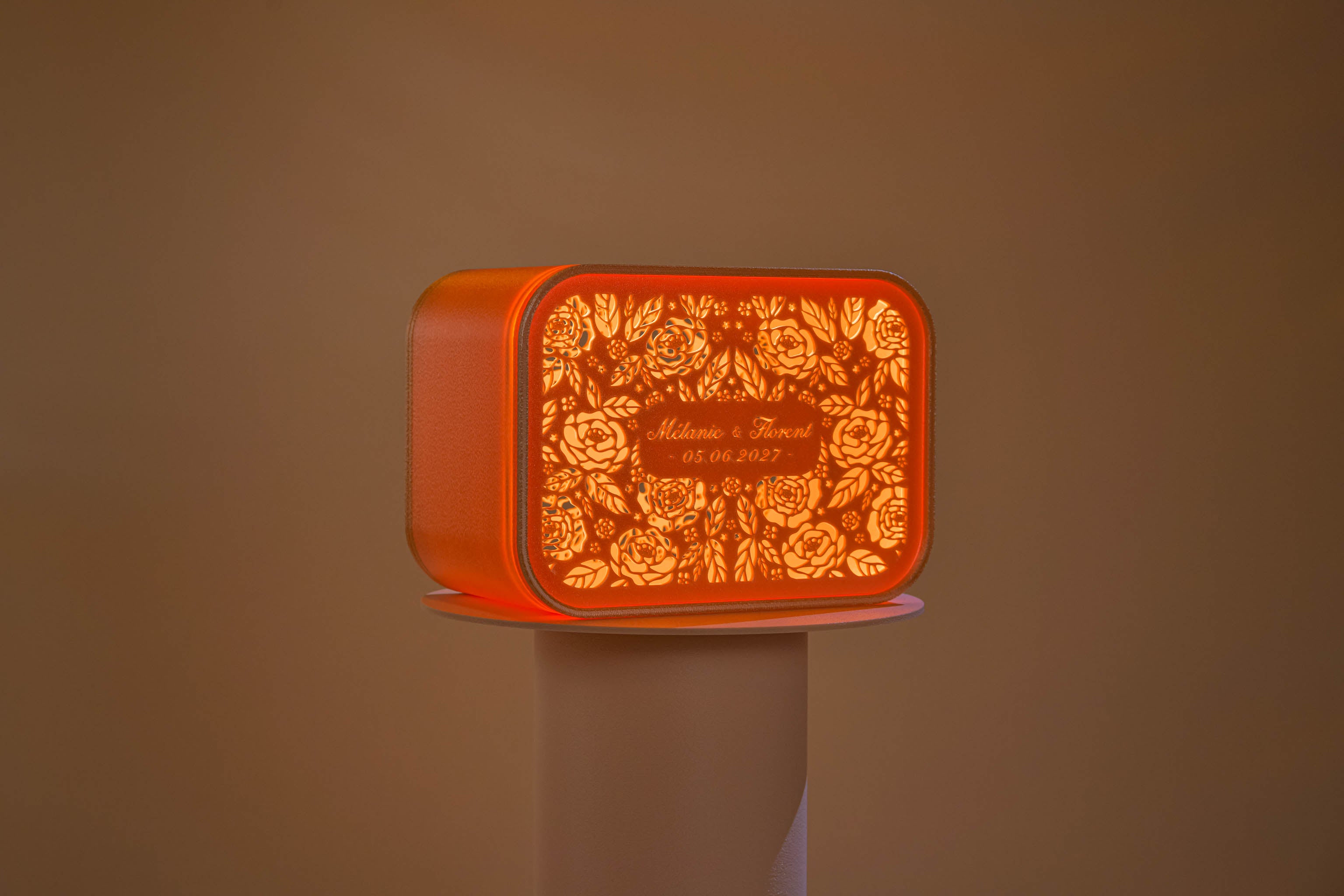 Urne rectangulaire personnalisée - Roses (lumière en option)